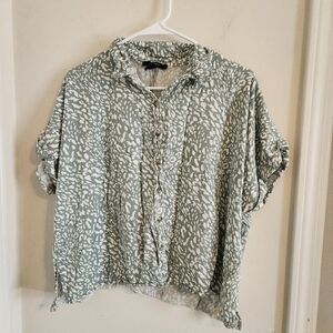Forever 21 Green Teal and White Printed Leopard Button-Down Blouse Medium